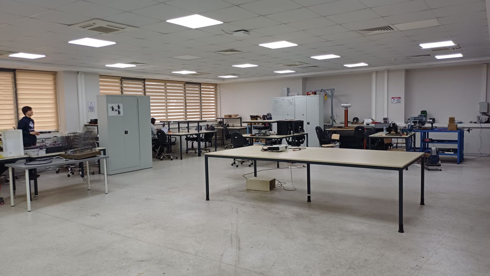 Güç Elektroniği ve Motor Kontrol Laboratuvarı Görsel 1